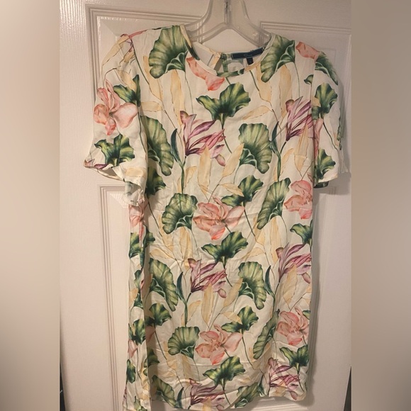 Shore Women’s Floral Tropical Resort Mini T-Shirt Style Dress Peep Hole Back New - Picture 1 of 15